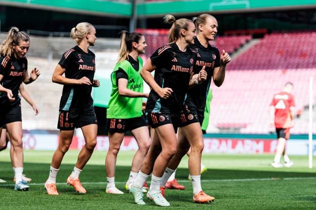 45 DFB Cup Womens Final FC Bayern Munich SV Werder Bremen Final training FC Bayern Munich 30 04 2025 Georgia Stanway FC Bayern Munich, 31 warm-up 45 DFB Cup Womens Final FC Bayern Munich SV Werder Bremen Final training FC Bayern Munich Cologne, RheinEnergiestadion, 30 04 2025 Copyright: xBEAUTIFULxSPORTS Wunderlx