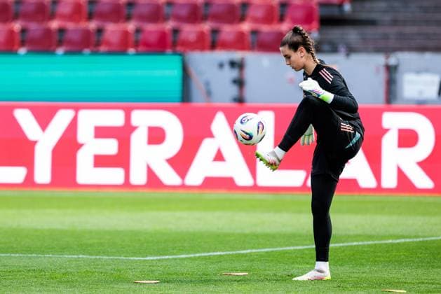 45 DFB Cup Womens Final FC Bayern Munich SV Werder Bremen Final training FC Bayern Munich 30 04 2025 Ena Mahmutovic FC Bayern Munich, 32 on the ball 45 DFB Cup Womens Final FC Bayern Munich SV Werder Bremen Final training FC Bayern Munich Cologne, RheinEnergiestadion, 30 04 2025 Copyright: xBEAUTIFULxSPORTS Wunderlx