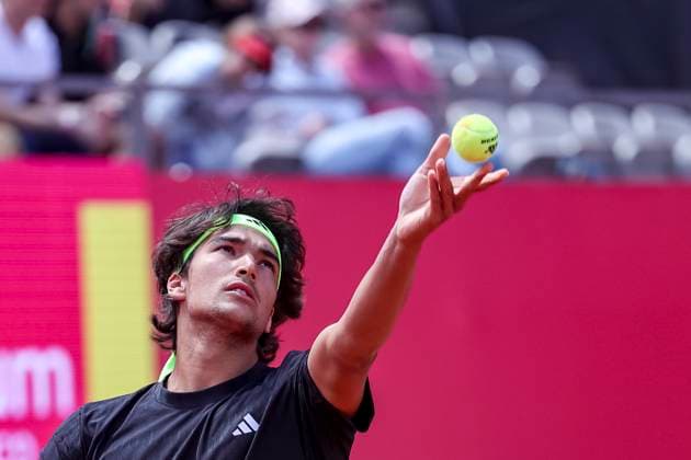 Estoril,Portugal, April 30th, 2025: Henrique Rocha (Portugal) in action serving during the game between Henrique Rocha (Portugal) vs Nicolas Jerry (Chile) at Estadio Millennium - Clube de Tenis do Estoril,Estoril,Lisbon on April 30th 2025 (Joao Bravo SPP) Copyright: xJoaoxBravoxx xSPPx spp-en-JoBr-JBF-5485