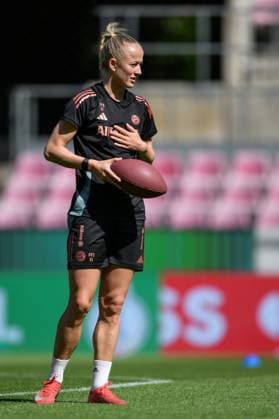 Soccer, DFB Cup Women, 20250430, Final training MD 1 FC Bayern Munich SV Werder Bremen In the picture Lea SCHÜLLER Bavaria, 11 with American Football Cologne Rhein Energie Stadium North Rhine-Westphalia Germany Copyright: Passion2Press MarkusxFischerx