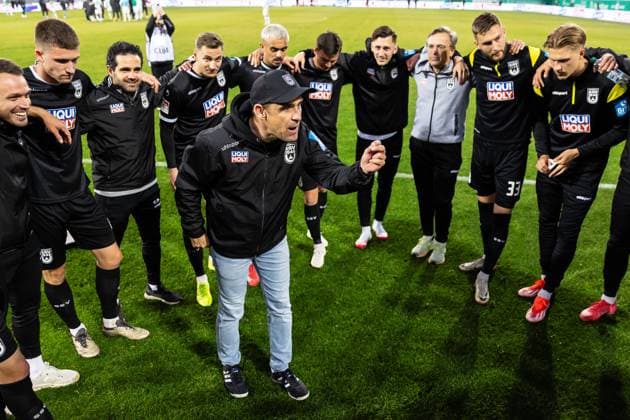 Soccer Men 2 Bundesliga 31 Matchday Season 2024 2025 SpvGG Greuther Fürth vs SSV Ulm 1846 Soccer 25 04 2025 Coach Robert Lechleiter SSV Ulm 1846 Soccer in Team Circle Team Team Circle Team of SSV Ulm 1846 Soccer DFL regulations prohibit any use of photographs as image sequences and or quasi video Fürth Sportpark Ronhof I Thomas Sommer Bayern Germany