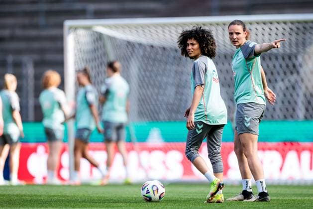 45 DFB Cup Womens Final FC Bayern Munich SV Werder Bremen Final training SV Werder Bremen 30 04 2025 Amira Arfaoui SV Werder Bremen, 8 with ball 45 DFB Cup Womens Final FC Bayern Munich SV Werder Bremen Final training SV Werder Bremen Cologne, RheinEnergiestadion, 30 04 2025 Copyright: xBEAUTIFULxSPORTS Wunderlx