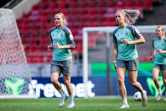 45 DFB Cup Womens Final FC Bayern Munich SV Werder Bremen Final training SV Werder Bremen 30 04 2025 Lina Hausicke SV Werder Bremen, 18 , Sharon Beck SV Werder Bremen, 27 45 DFB Cup Womens Final FC Bayern Munich SV Werder Bremen Final training SV Werder Bremen Cologne, RheinEnergiestadion, 30 04 2025 Copyright: xBEAUTIFULxSPORTS Wunderlx