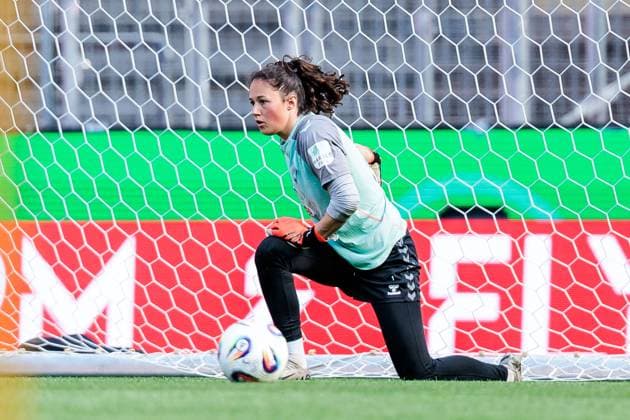 45 DFB Womens Cup Final FC Bayern Munich SV Werder Bremen Final training SV Werder Bremen 30 04 2025 Livia Peng SV Werder Bremen, 1 with ball 45 DFB Womens Cup Final FC Bayern Munich SV Werder Bremen Final training SV Werder Bremen Cologne, RheinEnergiestadion, 30 04 2025 Copyright: xBEAUTIFULxSPORTS Wunderlx