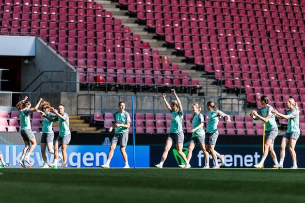 45 DFB Cup Womens Final FC Bayern Munich SV Werder Bremen Final training SV Werder Bremen 30 04 2025 Warm-up 45 DFB Cup Womens Final FC Bayern Munich SV Werder Bremen Final training SV Werder Bremen Cologne, RheinEnergiestadion, 30 04 2025 Copyright: xBEAUTIFULxSPORTS Wunderlx