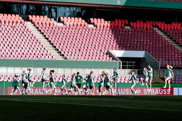 45 DFB Cup Womens Final FC Bayern Munich SV Werder Bremen Final training SV Werder Bremen 30 04 2025 Warm-up 45 DFB Cup Womens Final FC Bayern Munich SV Werder Bremen Final training SV Werder Bremen Cologne, RheinEnergiestadion, 30 04 2025 Copyright: xBEAUTIFULxSPORTS Wunderlx