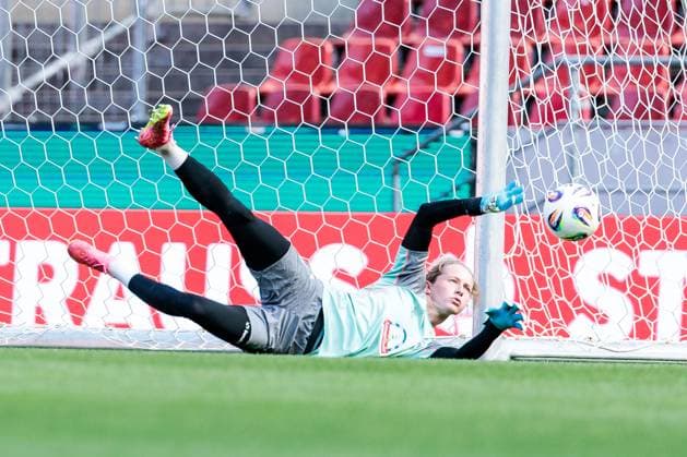 45 DFB Cup Womens Final FC Bayern Munich SV Werder Bremen Final training SV Werder Bremen 30 04 2025 Sofja Nesterova SV Werder Bremen, 26 with ball 45 DFB Cup Womens Final FC Bayern Munich SV Werder Bremen Final training SV Werder Bremen Cologne, RheinEnergiestadion, 30 04 2025 Copyright: xBEAUTIFULxSPORTS Wunderlx