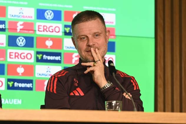 Head coach Alexander Straus of FC Bayern Munich at the final press conference for the DFB Womens Cup final, which will take place in Cologne on May 1, 2025