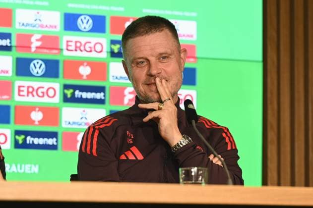 Head coach Alexander Straus of FC Bayern Munich at the final press conference for the DFB Womens Cup final, which will take place in Cologne on May 1, 2025
