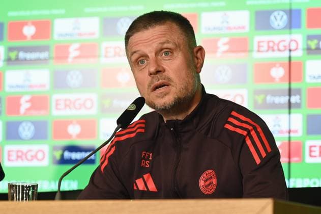 Head coach Alexander Straus of FC Bayern Munich at the final press conference for the DFB Womens Cup final, which will take place in Cologne on May 1, 2025