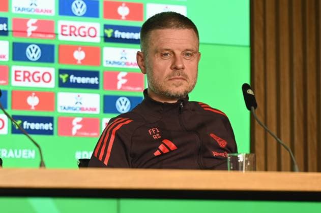 Head coach Alexander Straus of FC Bayern Munich at the final press conference for the DFB Womens Cup final, which will take place in Cologne on May 1, 2025