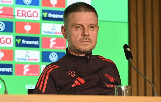 Head coach Alexander Straus of FC Bayern Munich at the final press conference for the DFB Womens Cup final, which will take place in Cologne on May 1, 2025