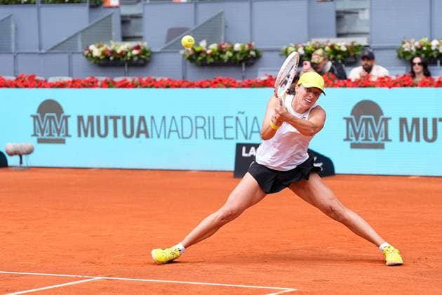April 30, 2025, Madrid, Madrid, Spain: Iga Swiatek of Poland in action against Madison Keys of USA during the Mutua Madrid Open 2025, ATP, Tennis Herren Masters 1000 and WTA, Tennis Damen 1000 tennis tournament, celebrated at Caja Magica on April 30, 2025 in Madrid, Spain. Madrid Spain - ZUMAa181 20250430_zaa_a181_081 Copyright: xOscarxJ.xBarrosox
