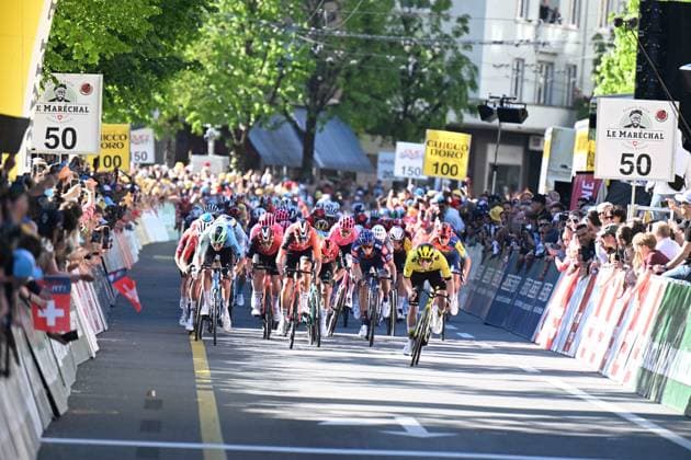 Sport Bilder des Tages 30-04-2025 Tour De Romandie; Tappa 01 Munchenstein - Fribourg; 2025, Visma - Lease A Bike; Brennan, Matthew; Fribourg; 