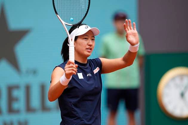 April 30, 2025, Madrid, Madrid, Spain: Moyuka Uchijima of Japan in action against Elina Svitolina of Ukraine during the Mutua Madrid Open 2025, ATP, Tennis Herren Masters 1000 and WTA, Tennis Damen 1000 tennis tournament, celebrated at Caja Magica on April 30, 2025 in Madrid, Spain. Madrid Spain - ZUMAa181 20250430_zaa_a181_153 Copyright: xOscarxJ.xBarrosox