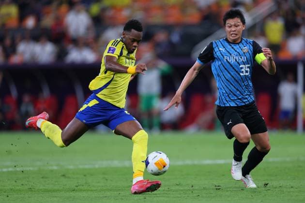 Al-Nassr FC vs Kawasaki Frontale - AFC Champions League Elite Semi Finals JEDDAH, SAUDI ARABIA - April 30: Jhon Duran of Team Al-Nassr FC competes for the ball with Yuichi Maruyama of Team Kawasaki Frontale during the AFC Champions League Elite Semi Finals match between Al-Nassr FC and Kawasaki Frontale at King Abdullah Sports City Stadium on April 30, 2025 in Jeddah, Saudi Arabia. Jeddah Saudi Arabia Copyright: xAbdullahxAhmedx