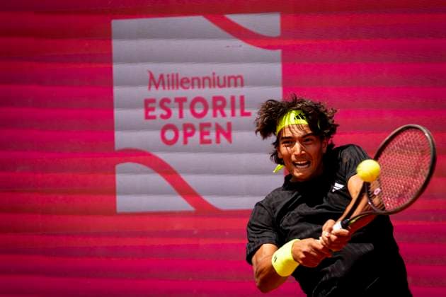 Henrique Rocha v Nicolas Jarry - Millennium Estoril Open 2025 Henrique Rocha from Portugal competes against Nicolas Jarry from Chile during the Millennium Estoril Open ATP, Tennis Herren Challenger 175 tennis tournament at Estoril Tennis Club in Estoril, Portugal, on April 30, 2025. Lisbon Portugal  Copyright: xNunoxCruzx originalFilename:cruz-henrique250430_np3PZ.jpg