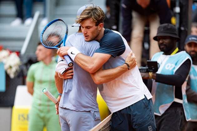 Mutua Madrid Open 2025 Jack Draper of Great Britain (R) greets Tommy Paul of USA (L) during the Mutua Madrid Open 2025 tournament celebrated at La Caja Magica on April 30, 2025 in Madrid, Spain. Madrid La Caja Magica Madrid Spain Copyright: xAlbertoxGardinx AGardin_20250430_Mutua_Madrid_Open_0725