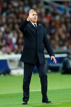 FC Barcelona, Barca v FC Internazionale Milano - UEFA Champions League 2024 25 Semi Final First Leg Simone Inzaghi head coach of Internazionale gives instructions during the UEFA Champions League 2024 25 Semi Final First Leg match between FC Barcelona and FC Internazionale Milano at Estadi Olimpic Lluis Companys on April 30, 2025 in Barcelona, Spain. Barcelona Madrid Spain  Copyright: xJosexBretonx originalFilename:bretonhernandez-fcbarcel250430_npBon.jpg