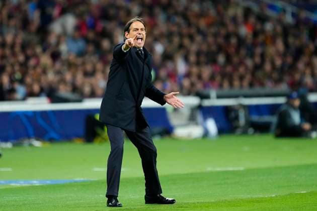 FC Barcelona, Barca v FC Internazionale Milano - UEFA Champions League 2024 25 Semi Final First Leg Simone Inzaghi head coach of Internazionale gives instructions during the UEFA Champions League 2024 25 Semi Final First Leg match between FC Barcelona and FC Internazionale Milano at Estadi Olimpic Lluis Companys on April 30, 2025 in Barcelona, Spain. Barcelona Madrid Spain  Copyright: xJosexBretonx originalFilename:bretonhernandez-fcbarcel250430_npTdC.jpg