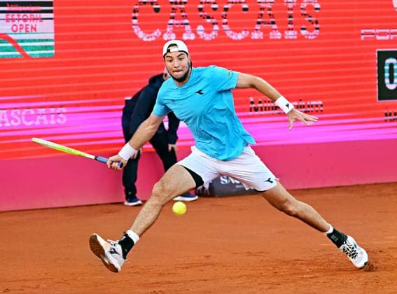 Jan Lennard Struff misses the round of 16 at the Estoril Open Estoril Open, ATP 175 Challenge Tour, 30 04 2025, 1 round Best 32 Germanys number 2, Jan Lennard STRUFF, loses to Miomir Kecmanovic from Serbia at the ATP 175 clay court tournament in Portugal and misses out on a place in the round of 16 Estoril Estoril Tenis Club Lisbon Portugal