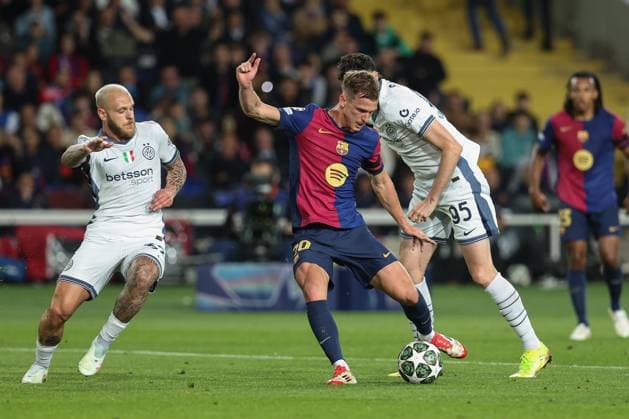 April 30, 2025, Barcelona, Barcelona, SPAIN: Federico Dimarco of FC Internazionale, Dani Olmo of FC Barcelona, Barca and Alessandro Bastoni of FC Internazionale in action during the UEFA Champions League 2024 25 Semi Final First leg, match between FC Barcelona and FC Internazionale Milano at Estadi Olimpic Lluis Companys on April 30, 2025 in Barcelona, Spain. Barcelona SPAIN - ZUMAa181 20250430_zaa_a181_282 Copyright: xIrinaxR.xHipolitox