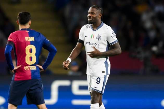 FC Barcelona, Barca v FC Internazionale - UEFA Champions League Marcus Thuram of FC Internazionale reacts next to Pedri of FC Barcelona after scoring the opening goal during the UEFA Champions League 2024 25 semi-final first leg football match between FC Barcelona and FC Internazionale. Barcelona Spain Copyright: xNicolòxCampox