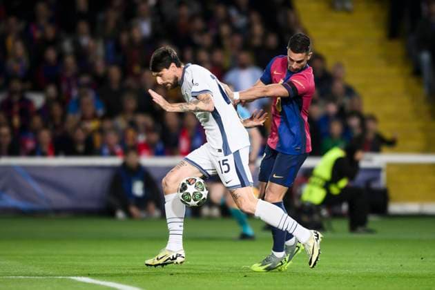 FC Barcelona, Barca v FC Internazionale - UEFA Champions League Ferran Torres of FC Barcelona competes for the ball with Francesco Acerbi of FC Internazionale during the UEFA Champions League 2024 25 semi-final first leg football match between FC Barcelona and FC Internazionale. Barcelona Spain Copyright: xNicolòxCampox