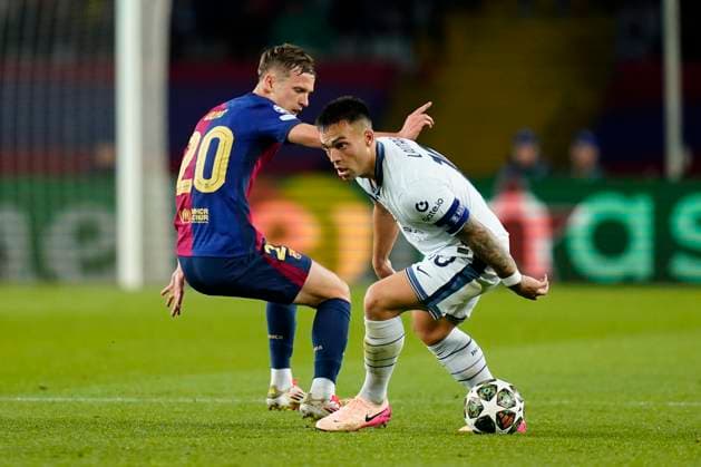 ESP: FC Barcelona, Barca Inter de Milan. UEFA Champions League match. Semi-Finals, firs leg Dani Olmo of FC Barcelona and Lautaro Martinez of Inter de Milan during the UEFA Champions League match, Semi-Finals, firs leg, between FC Barcelona and Inter de Milan played at Lluis Companys Stadium on April 30 2025 in Barcelona Spain. kpng Copyright: xSergioxRuizx xImagox PS_240430_BAR_INT_027