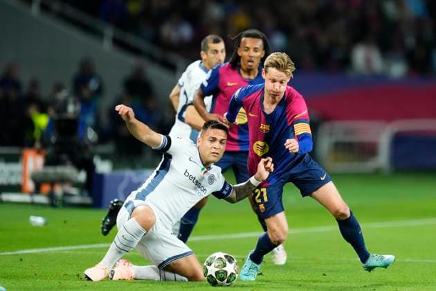 FC Barcelona, Barca v FC Internazionale Milano - UEFA Champions League 2024 25 Semi Final First Leg Lautaro Martinez centre-forward of Internazionale and Argentina and Frenkie de Jong central midfield of Barcelona and Netherlands compete for the ball during the UEFA Champions League 2024 25 Semi Final First Leg match between FC Barcelona and FC Internazionale Milano at Estadi Olimpic Lluis Companys on April 30, 2025 in Barcelona, Spain. Barcelona Madrid Spain  Copyright: xJosexBretonx originalFilename:bretonhernandez-fcbarcel250430_npf5X.jpg