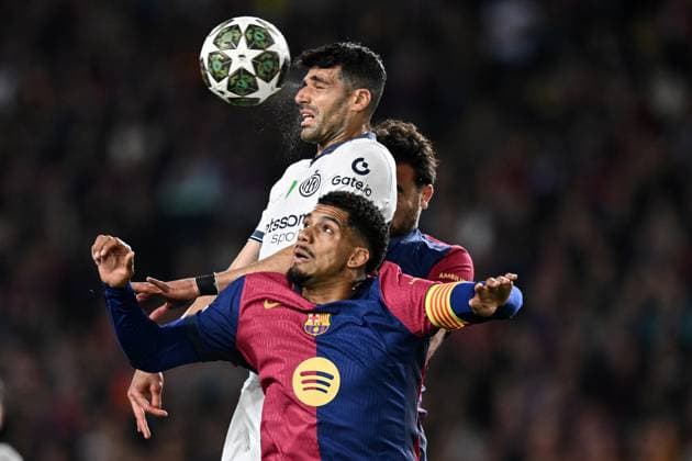 Sport Bilder des Tages Barcellona 30 04 2025 - Champions League Barcellona-Inter foto Daniele Buffa Image nella foto: Mehdi Taremi-Ronald Araujo 
