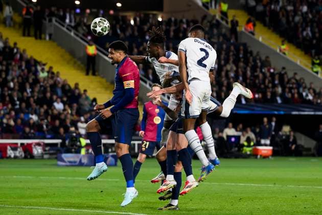 FC Barcelona, Barca v FC Internazionale - UEFA Champions League Denzel Dumfries of FC Internazionale scores. goal from a header during the UEFA Champions League 2024 25 semi-final first leg football match between FC Barcelona and FC Internazionale. Barcelona Spain Copyright: xNicolòxCampox