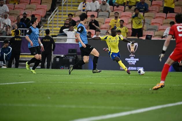 AFC Champions League Elite 2025 JEDDAH, SAUDI ARABIA - APRIL 30: Mane Sadi Player passes the ball. during the AFC Champions League Elite match betweenc Al Nassr Club (KSA) vs Kawasaki Frontale (JPN) at alinma bank stadium at king abdullah sports city.