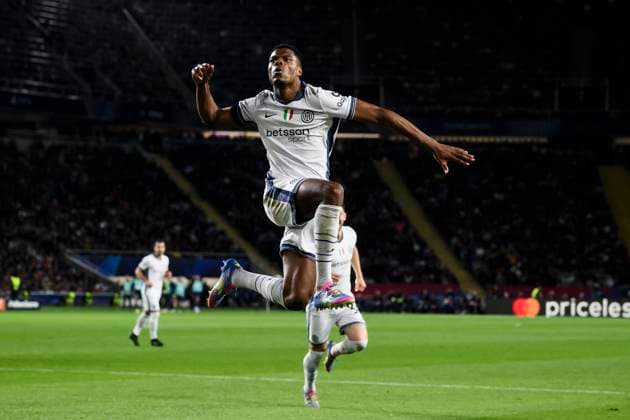 FC Barcelona, Barca v FC Internazionale - UEFA Champions League Denzel Dumfries of FC Internazionale celebrates after scoring a goal from a header during the UEFA Champions League 2024 25 semi-final first leg football match between FC Barcelona and FC Internazionale. Barcelona Spain Copyright: xNicolòxCampox