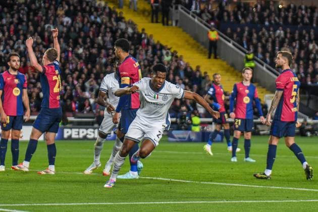 Dumfries celebrates second gol during Round 1 of Semifinal, UEFA Champions League 24 25 at Stadio olimpico Lluis Companys. Barcellona  Copyright: xAndreaxAmato IPAxSportx xipa-agency.netx xx IPA_57104654 IPA_Agency_IPA57104654