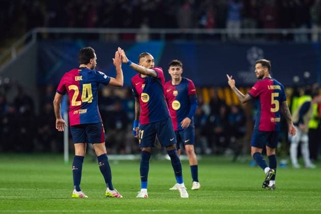 Spain-Football-Champions League - Semifinal First Leg - FC Barcelona, Barca v Inter Milan in Barcelona, Spain. Barcelona, Spain, 30, April, 2025. Spain-Football-Champions League - Semifinal First Leg - FC Barcelona v Inter Milan. (24) Eric Garcia and (11) Raphinha. Barcelona Olympic Stadium Lluis Companys Barcelona Spain