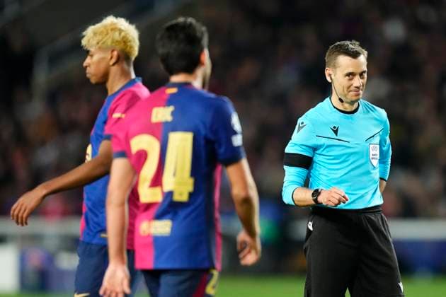 FC Barcelona, Barca v FC Internazionale Milano - UEFA Champions League 2024 25 Semi Final First Leg Referee Clement Turpin during the UEFA Champions League 2024 25 Semi Final First Leg match between FC Barcelona and FC Internazionale Milano at Estadi Olimpic Lluis Companys on April 30, 2025 in Barcelona, Spain. Barcelona Madrid Spain  Copyright: xJosexBretonx originalFilename:bretonhernandez-fcbarcel250430_npwJh.jpg
