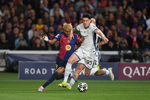 FC Barcelona, Barca v INTER MILAN OLIMPIC STADIUM LLUIS COMPANYS. MONTJUIC,BARCELONA. APRIL 30,2025 FC BARCELONA vs FC INTER MILAN April 30,2025 Lamine Yamal (19) of FC Barcelona vies with (95) Alessandro Bastoniv during the UEFA Champions League semi-final match between FC Barcelona and Inter Milan at Olimpic Stadium Lluis Companys of MontjuÃ¯c in Barcelona, Spain. Barcelona ESP Copyright: xS.xRosx