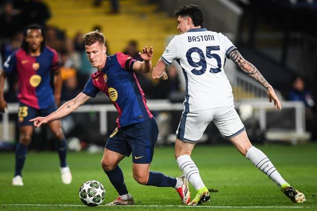 April 30, 2025, Barcelona, Spain, Spain: Dani OLMO of Barcelona and Alessandro BASTONI of Inter Milan during the UEFA Champions League match between FC Barcelona, Barca and FC Internazionale at Estadi Olimpic Lluis Companys on April 30, 2025 in Barcelona, Spain. Barcelona Spain - ZUMAm308 20250430_zsp_m308_016 Copyright: xMatthieuxMirvillex