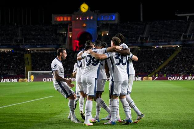 FC Barcelona, Barca v FC Internazionale - UEFA Champions League Denzel Dumfries of FC Internazionale celebrates with teammates after scoring a goal from a header during the UEFA Champions League 2024 25 semi-final first leg football match between FC Barcelona and FC Internazionale. Barcelona Spain Copyright: xNicolòxCampox