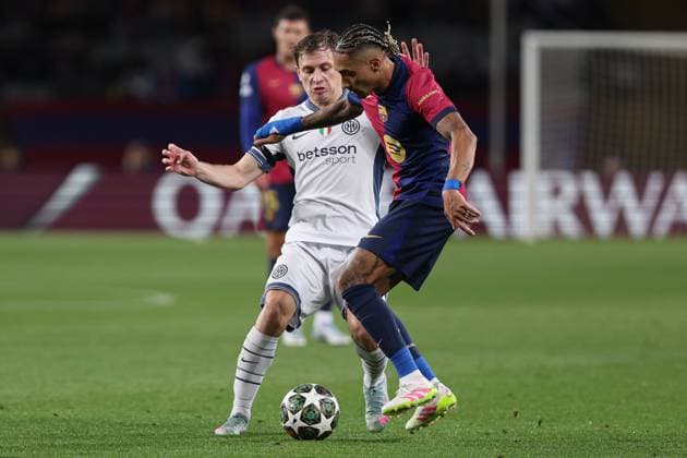 April 30, 2025, Barcelona, Barcelona, Spain: Raphinha Dias Belloli of FC Barcelona, Barca and Nicolo Barella of FC Internazionale in action during the UEFA Champions League 2024 25 Semi Final First leg, match between FC Barcelona and FC Internazionale Milano at Estadi Olimpic Lluis Companys on April 30, 2025 in Barcelona, Spain. Barcelona Spain - ZUMAa181 20250430_zaa_a181_339 Copyright: xJavierxBorregox