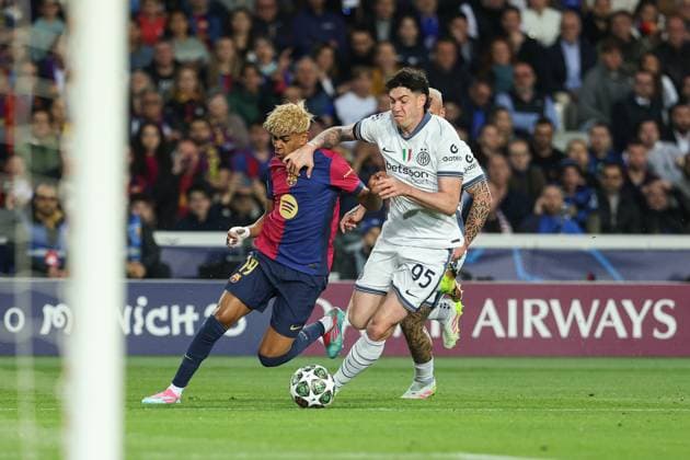 April 30, 2025, Barcelona, Barcelona, SPAIN: Lamine Yamal of FC Barcelona, Barca and Alessandro Bastoni of FC Internazionale in action during the UEFA Champions League 2024 25 Semi Final First leg, match between FC Barcelona and FC Internazionale Milano at Estadi Olimpic Lluis Companys on April 30, 2025 in Barcelona, Spain. Barcelona SPAIN - ZUMAa181 20250430_zaa_a181_356 Copyright: xIrinaxR.xHipolitox