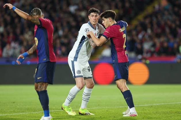 April 30, 2025, Barcelona, Barcelona, SPAIN: Alessandro Bastoni of FC Internazionale and Pau Cubarsi of FC Barcelona, Barca in action during the UEFA Champions League 2024 25 Semi Final First leg, match between FC Barcelona and FC Internazionale Milano at Estadi Olimpic Lluis Companys on April 30, 2025 in Barcelona, Spain. Barcelona SPAIN - ZUMAa181 20250430_zaa_a181_368 Copyright: xIrinaxR.xHipolitox