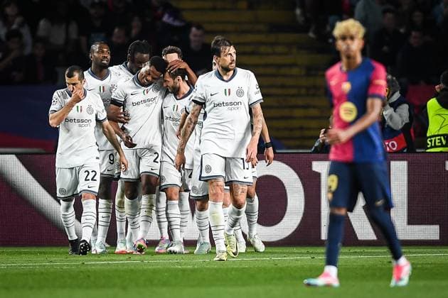 April 30, 2025, Barcelona, Spain, Spain: Denzel DUMFRIES of Inter Milan celebrate his goal with teammates and Lamine YAMAL of Barcelona looks dejected during the UEFA Champions League match between FC Barcelona, Barca and FC Internazionale at Estadi Olimpic Lluis Companys on April 30, 2025 in Barcelona, Spain. Barcelona Spain - ZUMAm308 20250430_zsp_m308_019 Copyright: xMatthieuxMirvillex