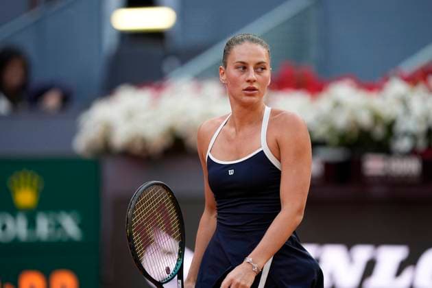 April 30, 2025, Madrid, Madrid, Spain: Marta Kostiuk of Ukraine in action against Aryna Sabalenka of Belarus during the Mutua Madrid Open 2025, ATP, Tennis Herren Masters 1000 and WTA, Tennis Damen 1000 tennis tournament, celebrated at Caja Magica on April 30, 2025 in Madrid, Spain. Madrid Spain - ZUMAa181 20250430_zaa_a181_386 Copyright: xOscarxJ.xBarrosox