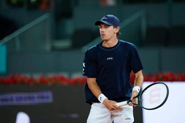 April 30, 2025, Madrid, Madrid, Spain: Alex de Minaur of Australia in action against Lorenzo Musetti of Italy during the Mutua Madrid Open 2025, ATP, Tennis Herren Masters 1000 and WTA, Tennis Damen 1000 tennis tournament, celebrated at Caja Magica on April 30, 2025 in Madrid, Spain. Madrid Spain - ZUMAa181 20250430_zaa_a181_421 Copyright: xOscarxJ.xBarrosox