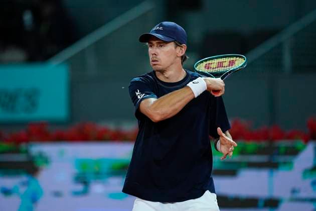 April 30, 2025, Madrid, Madrid, Spain: Alex de Minaur of Australia in action against Lorenzo Musetti of Italy during the Mutua Madrid Open 2025, ATP, Tennis Herren Masters 1000 and WTA, Tennis Damen 1000 tennis tournament, celebrated at Caja Magica on April 30, 2025 in Madrid, Spain. Madrid Spain - ZUMAa181 20250430_zaa_a181_422 Copyright: xOscarxJ.xBarrosox