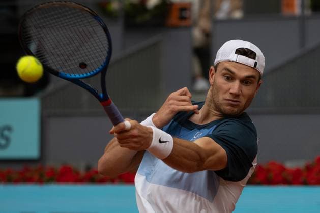 Jack Draper Vs Tommy Paul in Madrid, Spain - 30 Apr 2025 British Jack Draper plays against American Tommy Paul (not visible) during a match at the 2025 Mutua Madrid Open, held at La Caja Mágica. Final score: 6-2 6-2 for Draper Madrid Spain Copyright: xDavidxCanalesx xSOPAxImagesx DCOpenMadridDraperPaul-26