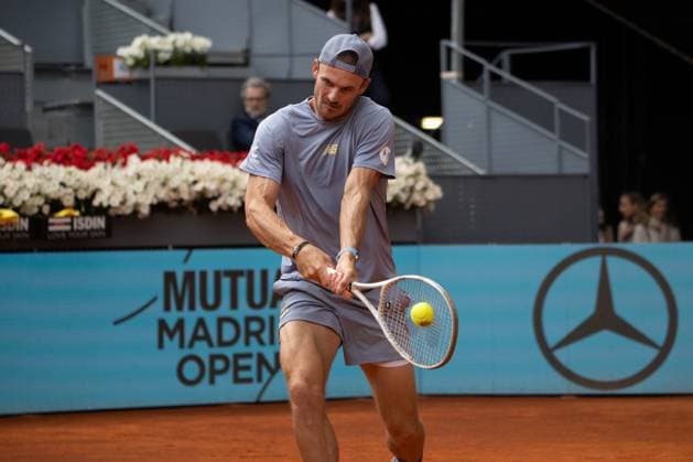 Jack Draper Vs Tommy Paul in Madrid, Spain - 30 Apr 2025 American Tommy Paul plays against British Jack Draper (not visible) during a match at the 2025 Mutua Madrid Open, held at La Caja Mágica. Final score: 6-2 6-2 for Draper Madrid Spain Copyright: xDavidxCanalesx xSOPAxImagesx DCOpenMadridDraperPaul-32