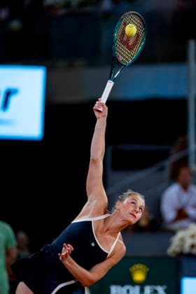 Mutua Madrid Open 2025 Marta Kostyuk of Ukraine serves the ball in the quarter-final match against Aryna Sabalenka of Belarus at the Mutua Madrid Open 2025 tournament celebrated at La Caja Magica on April 30, 2025 in Madrid, Spain. Madrid La Caja Magica Madrid Spain Copyright: xAlbertoxGardinx AGardin_20250430_Mutua_Madrid_Open_1130